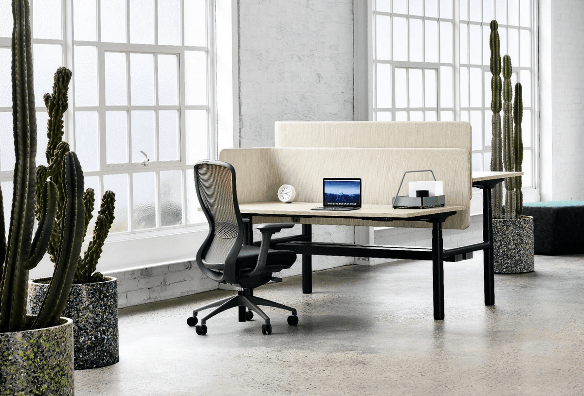 Orbis workstation (O2CJ) - Particleboard top and legs with bracket